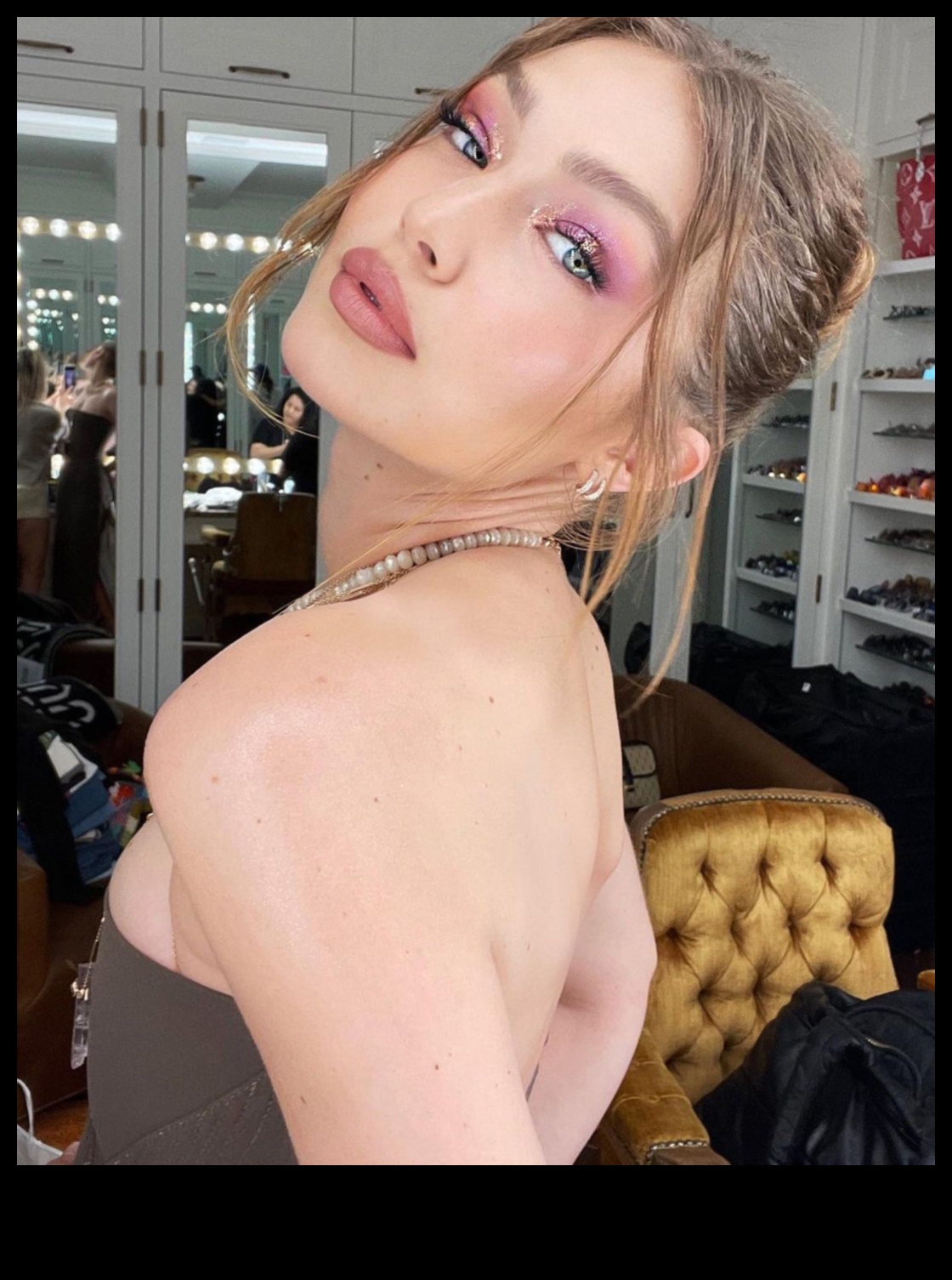 Η επιρροή του Glam Makeup στη μόδα: Γεφυρώνοντας το χάσμα μεταξύ στυλ και ομορφιάς