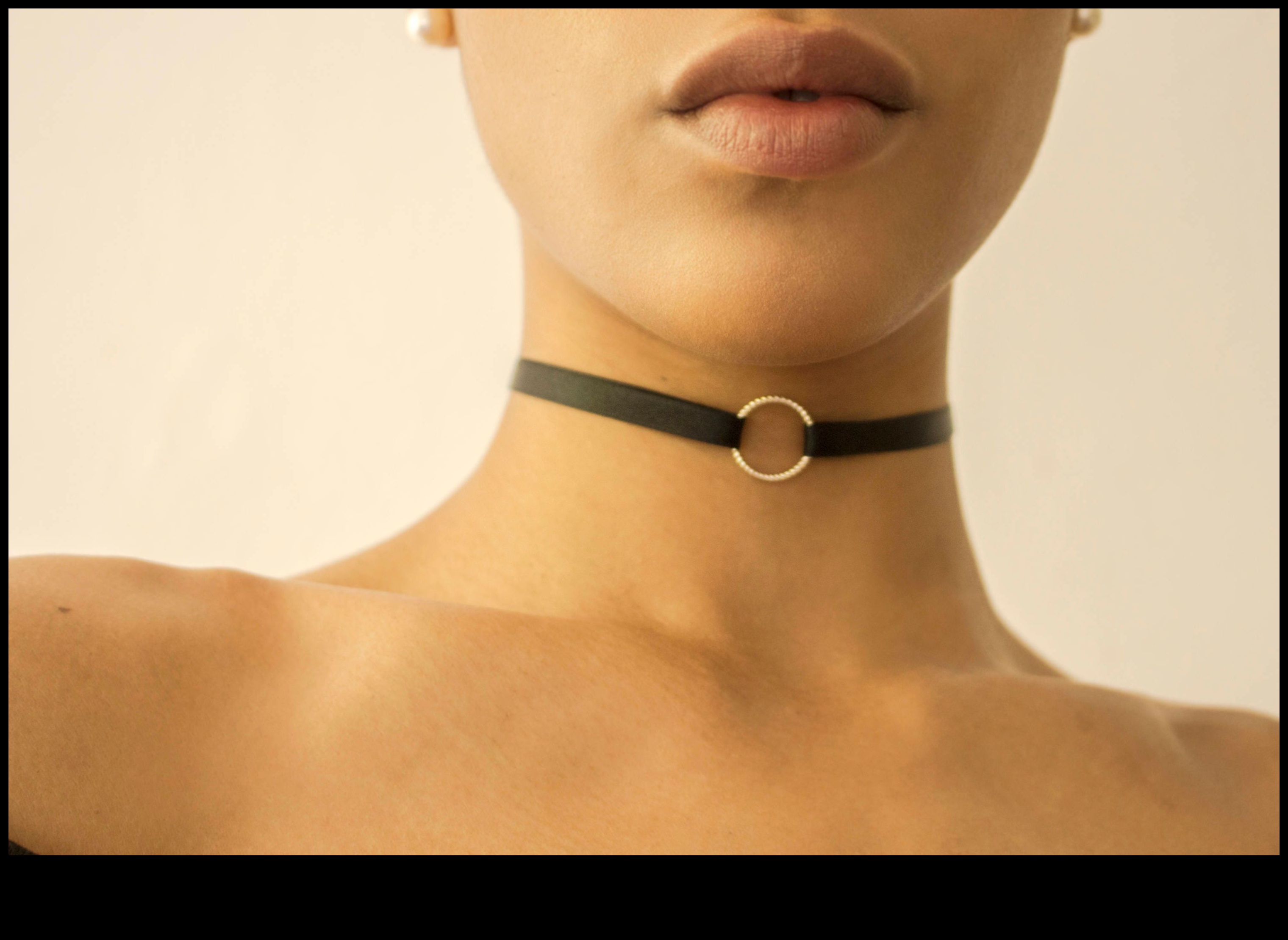 Λεπτή δήλωση Βελτιώστε την εμφάνισή σας με διακριτικά τσόκερ 2 Λεπτή δήλωση: Βελτιώστε την εμφάνισή σας με διακριτικά τσόκερ