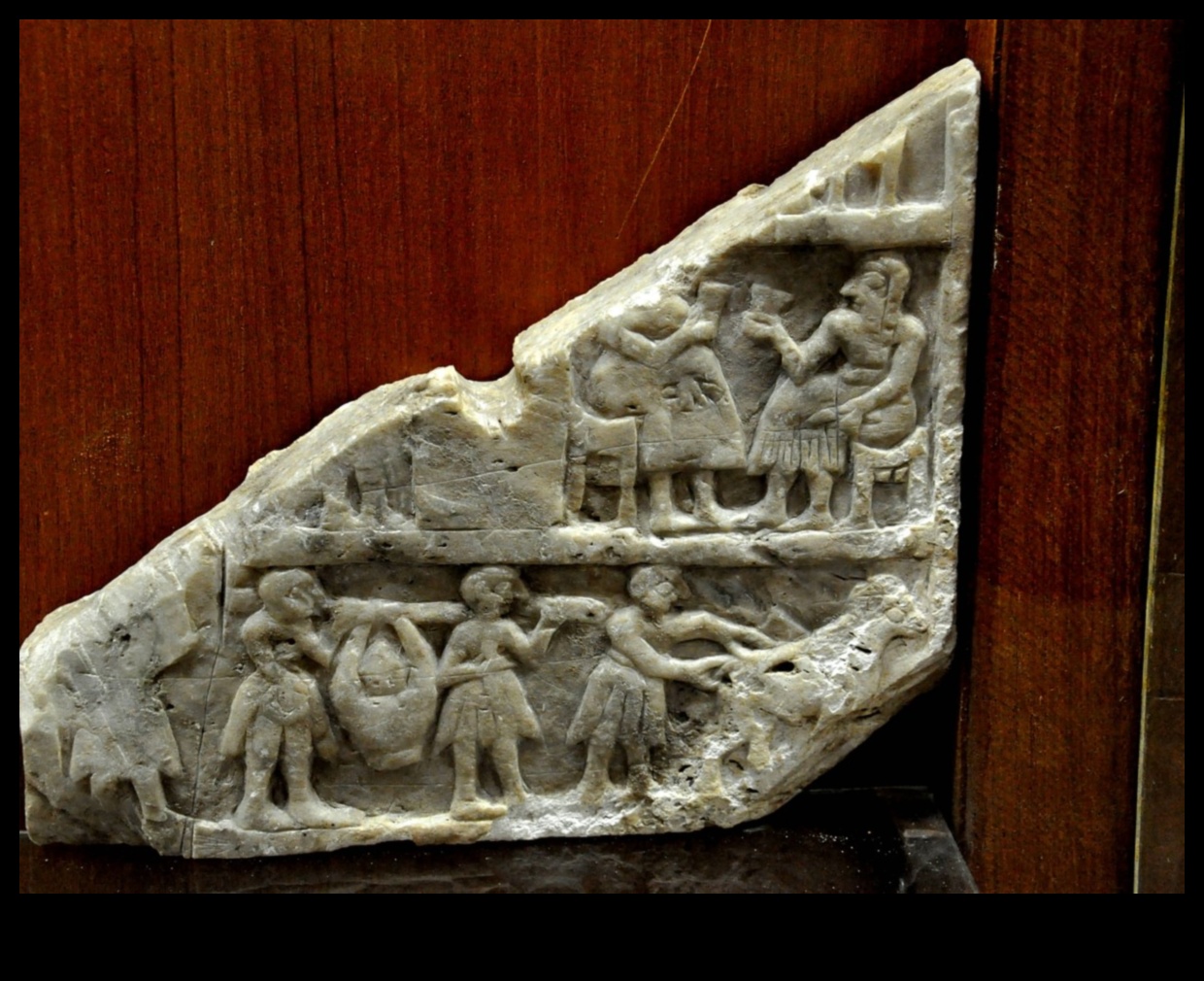 Σουμερίων Στιγμιότυπα: Καθημερινή Ζωή Παγωμένη στη Μεσοποταμική Τέχνη