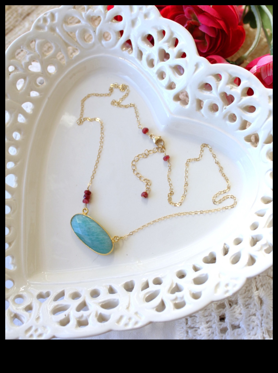 Harmony in Gold: Τυλίξτε τον εαυτό σας στη ζεστασιά της συλλογής μας με χρυσά κολιέ