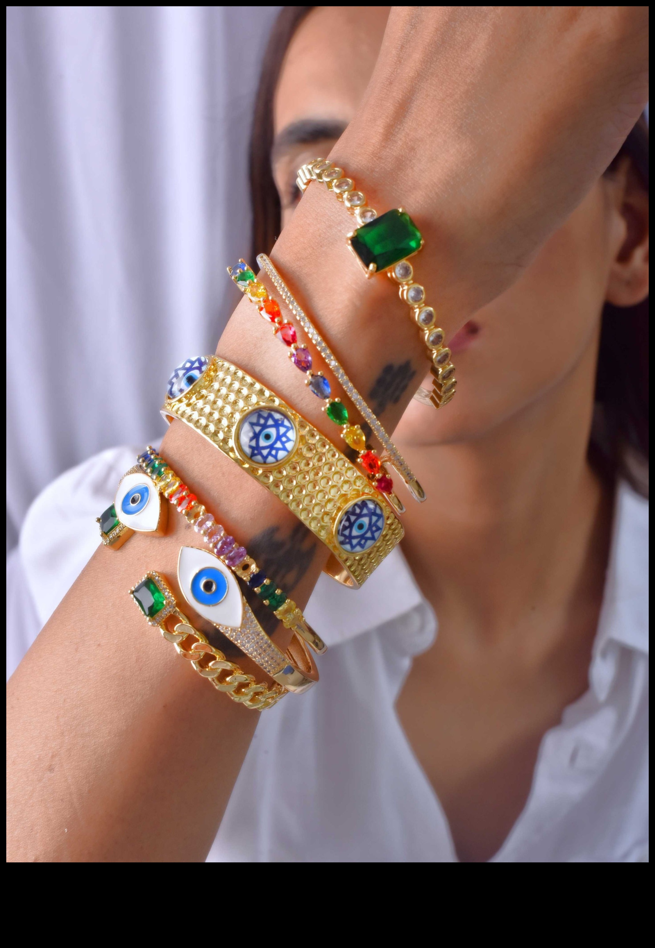 Βραχιόλια Style Essentials που επαναπροσδιορίζουν την κομψότηταΜια επιμελημένη επιλογή από διαχρονικά και κομψά βραχιόλια που θα προσθέσουν μια πινελιά κομψότητας σε κάθε ντύσιμο. 5 Style Essentials: Βραχιόλια που επαναπροσδιορίζουν την κομψότητα