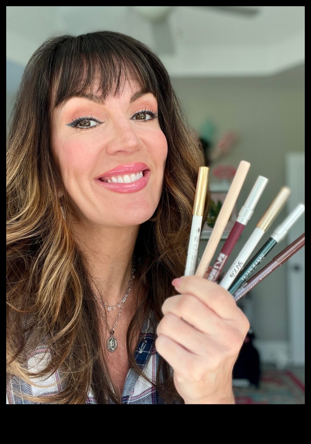 Eyeliner και γήρανση: Πώς να ενισχύσετε τα ώριμα μάτια με τις σωστές τεχνικές