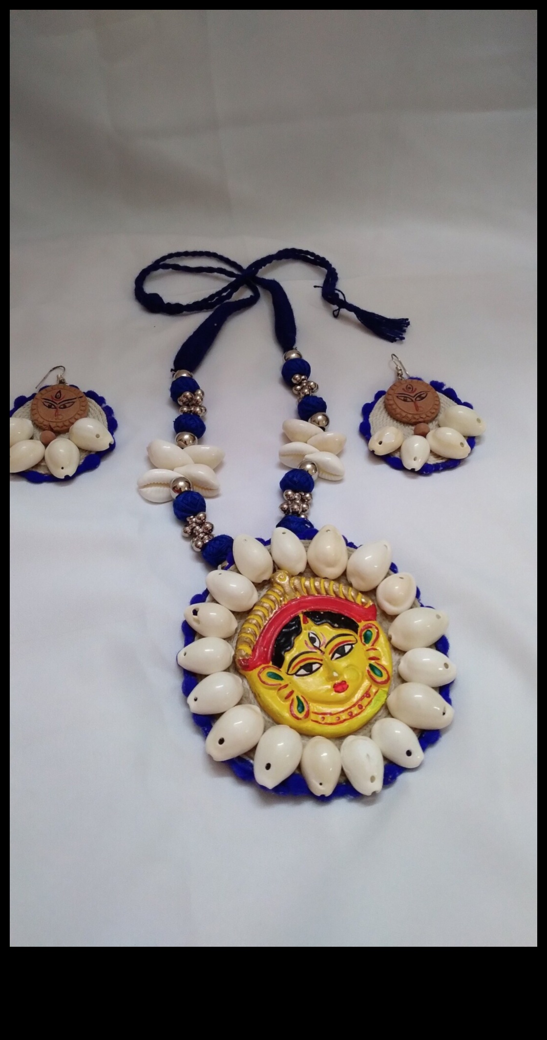 Artisan Elegance Ανακαλύψτε την ομορφιά των χειροποίητων κοσμημάτων 1 Artisan Elegance: Αγκαλιάστε τη μοναδική ομορφιά σε χειροποίητα κοσμήματα